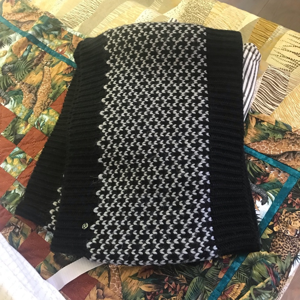 Lululemon Infinity Scarf - Picture 4 of 4